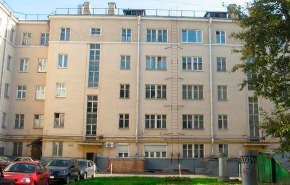 Аренда торговой площади в Москве. Возле метро Спортивная. Москва, Усачева ул, д 29 к.1. Площадь: 69.70 кв.м. Цена: 500 000 руб