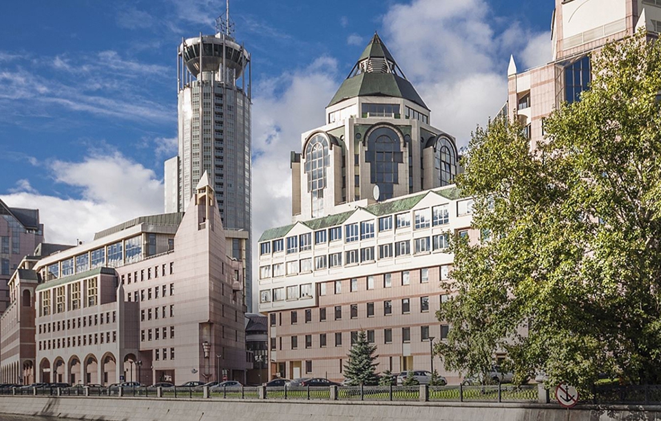 Аренда офиса в Москве, в БЦ Riverside Towers. Возле метро Павелецкая. Москва г, Космодамианская наб, д 52 стр. 4. Площадь: 273.00 кв.м. Цена: $ 3 185 000