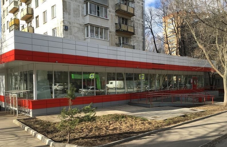 Аренда торговой площади в Москве, в жилом доме. Возле метро Бабушкинская. Москва, Янтарный проезд, д 3. Площадь: 375.00 кв.м. Цена: 394 875 руб