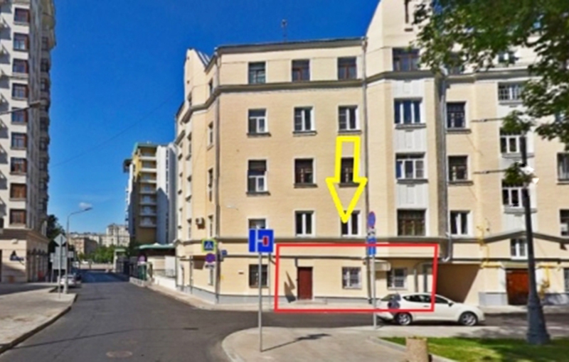 Аренда торговой площади в Москве, в жилом доме. Возле метро Смоленская. Москва г, Панфиловский пер, д 16/1 с1. Площадь: 54.00 кв.м. Цена: 280 000 руб
