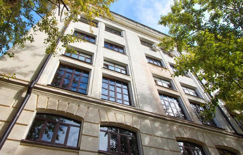 Продажа офиса в Москве, в БЦ Шухова 14. Возле метро Шаболовская. Москва г, Шухова ул, д 14. Площадь: 12223.00 кв.м. Цена: 1 689 580 000 руб