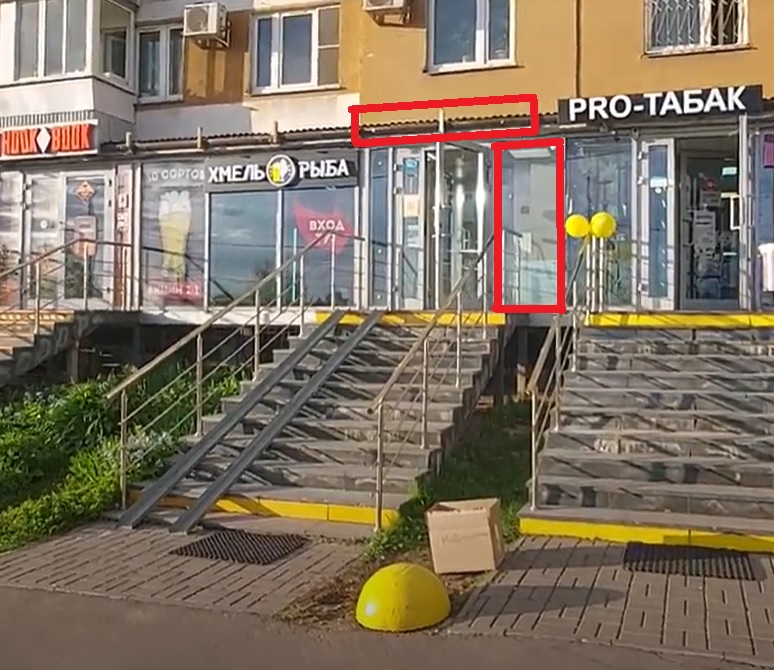 Аренда торговой площади в Москве, в жилом доме. Возле метро Волоколамская. Москва г, Новотушинский проезд, д 6к1. Площадь: 25.00 кв.м. Цена: 115 000 руб