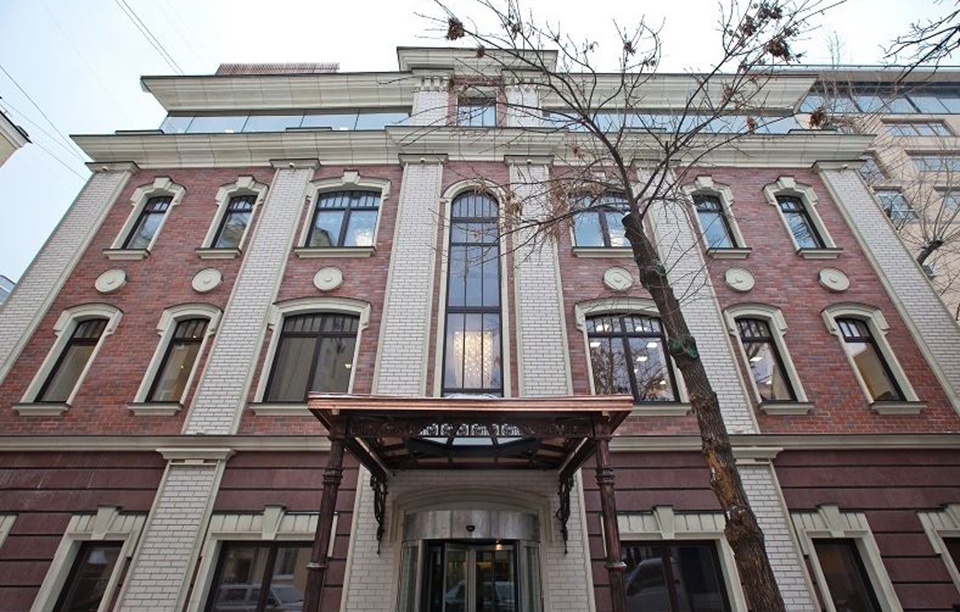 Продажа особняка в Москве. Возле метро Кропоткинская. Москва г, Лопухинский пер, д 3 с.2. Площадь: 932.00 кв.м. Цена: 999 999 700 руб