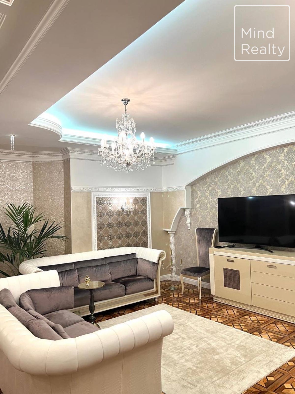 Продажа 3-комнатной элитной квартиры в ЖК Четыре солнца. площадь 135.00м2. цена: 165 000 000 руб
