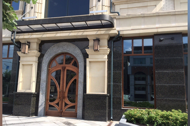 Аренда торговой площади в Москве, в жилом доме. Возле метро Полянка. Москва, Якиманка Б. ул, д 15. Площадь: 42.00 кв.м. Цена: 290 000 руб