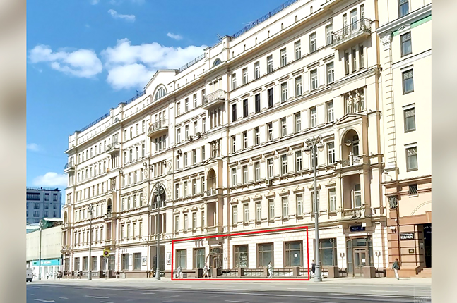 Аренда торговой площади в Москве, в жилом доме. Возле метро Маяковская, Пушкинская, Тверская, Чеховская. Москва г, Тверская ул, д 28к1. Площадь: 326.00 кв.м. Цена: 2 000 000 руб