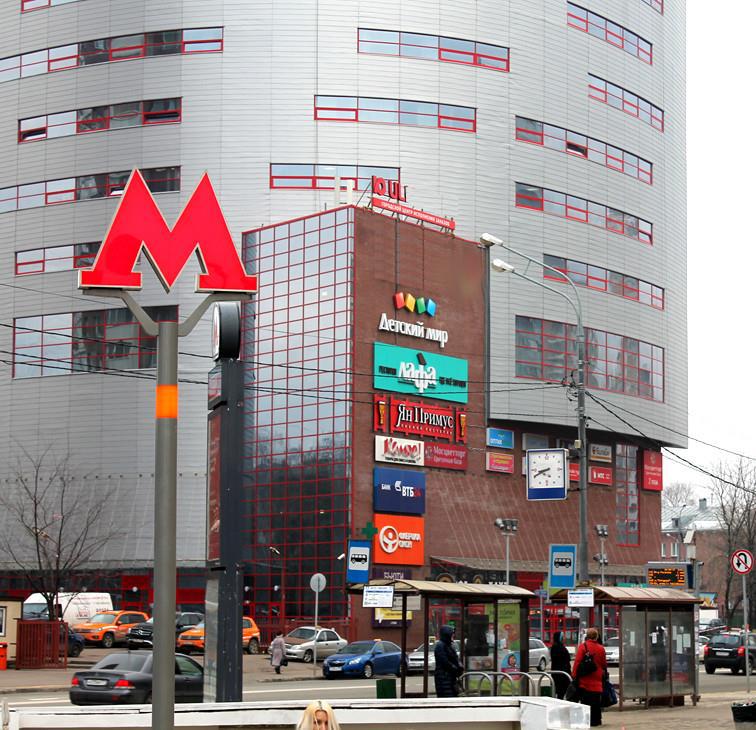 Аренда торговой площади в Москве, в БЦ Снежная 26. Возле метро Свиблово. Москва г, Снежная ул, д 26. Площадь: 174.00 кв.м. Цена: 435 000 руб