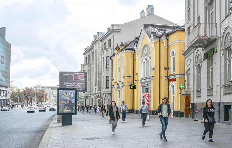 Аренда торговой площади в Москве. Возле метро Арбатская. Москва г, Новый Арбат ул, д 5. Площадь: 85.40 кв.м. Цена: 950 000 руб