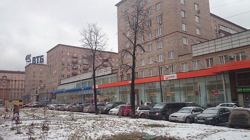 Продажа торговой площади в Москве, в жилом доме. Возле метро Сокол. Москва г, Ленинградский пр-кт, д 77 к2. Площадь: 1016.80 кв.м. Цена: 345 000 000 руб