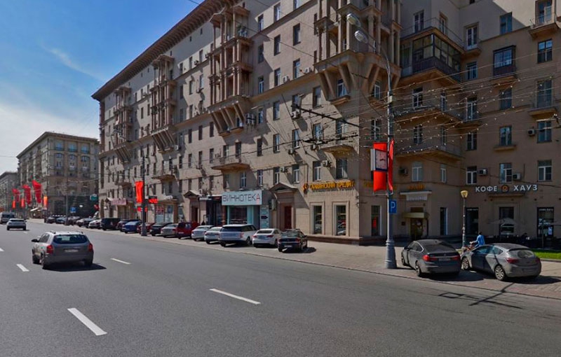 Аренда торговой площади в Москве, в жилом доме. Возле метро Выставочная. Москва г, Кутузовский пр-кт, д 22. Площадь: 140.00 кв.м. Цена: 500 000 руб