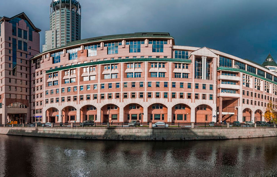 Аренда офиса в Москве, в БЦ Riverside Towers. Возле метро Павелецкая. Москва г, Космодамианская наб, д 52 стр. 4. Площадь: 257.00 кв.м. Цена: $ 2 998 333