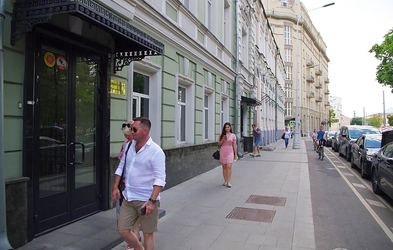 Аренда торговой площади в Москве. Возле метро Чистые пруды. Москва г, Покровский б-р, д 8с1. Площадь: 528.80 кв.м. Цена: 859 000 руб
