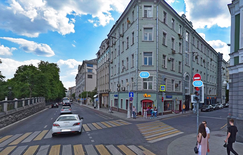 Продажа торговой площади в Москве, в жилом доме. Возле метро Арбатская. Москва г, Гоголевский б-р, д 33/1. Площадь: 194.00 кв.м. Цена: 170 000 000 руб