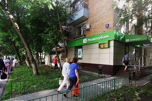 Аренда торговой площади в Москве, в жилом доме. Возле метро Октябрьское поле. Москва, Маршала Бирюзова ул, д 9. Площадь: 82.00 кв.м. Цена: 545 000 руб