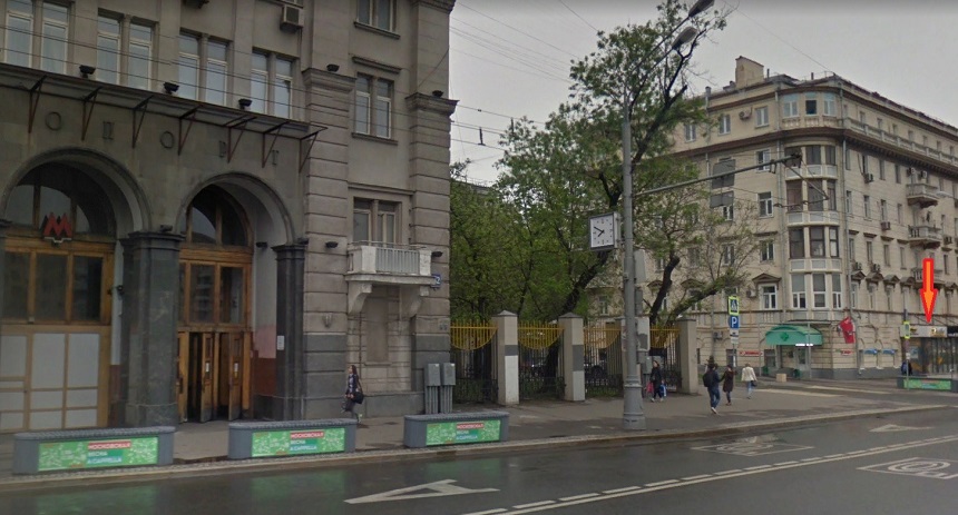 Аренда торговой площади в Москве, в жилом доме. Возле метро Аэропорт. Москва г, Ленинградский пр-кт, д 60 корп. 1. Площадь: 54.30 кв.м. Цена: 530 000 руб