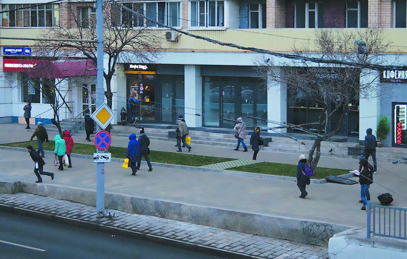 Аренда торговой площади в Москве, в жилом доме. Возле метро Белорусская. Москва г, Ленинградский пр-кт, д 4/2. Площадь: 17.50 кв.м. Цена: 290 000 руб