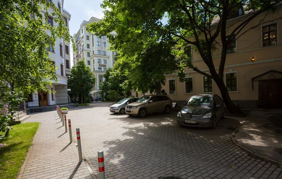 Продажа особняка в Москве. Возле метро Полянка. Москва г, Полянка Б. ул, д 43 с2. Площадь: 548.00 кв.м. Цена: 197 999 000 руб
