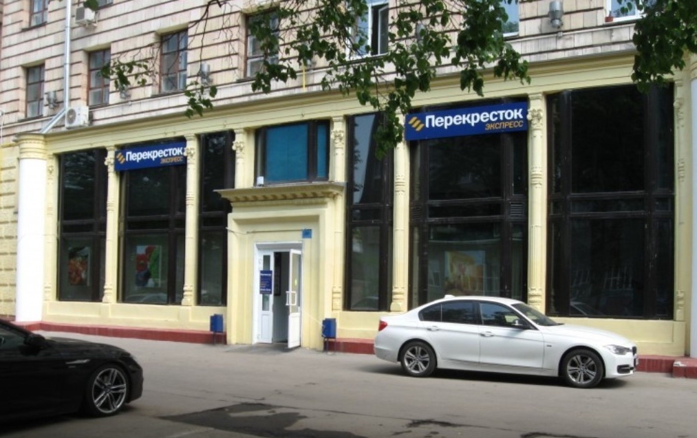 Аренда торговой площади в Москве, в жилом доме. Возле метро Серпуховская. Москва, Люсиновская ул, д 53. Площадь: 364.00 кв.м. Цена: 650 000 руб
