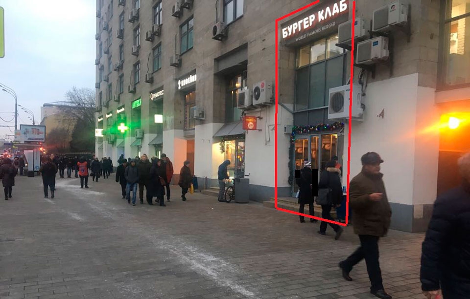 Аренда торговой площади в Москве, в жилом доме. Возле метро Октябрьская. Москва, Ленинский пр-кт, д 2а. Площадь: 90.00 кв.м. Цена: 900 000 руб