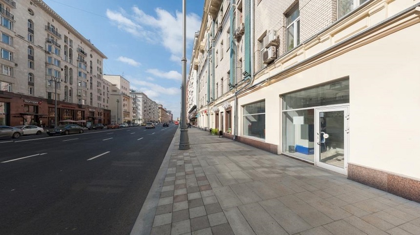 Аренда торговой площади в Москве, в жилом доме. Возле метро Маяковская. Москва г, Тверская-Ямская 1-я ул, д 8. Площадь: 273.40 кв.м. Цена: 900 000 руб
