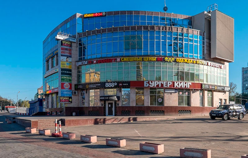 Аренда торговой площади в Москве, в ТЦ Фили. Возле метро Багратионовская. Москва г, Барклая ул, д 10а. Площадь: 200.00 кв.м. Цена: 300 000 руб
